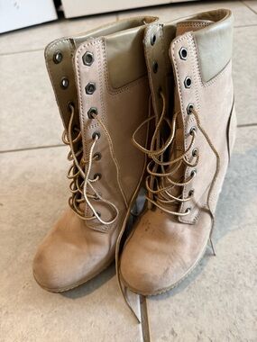 Timberland Women's Lace-Up Boots in Beige and Olive